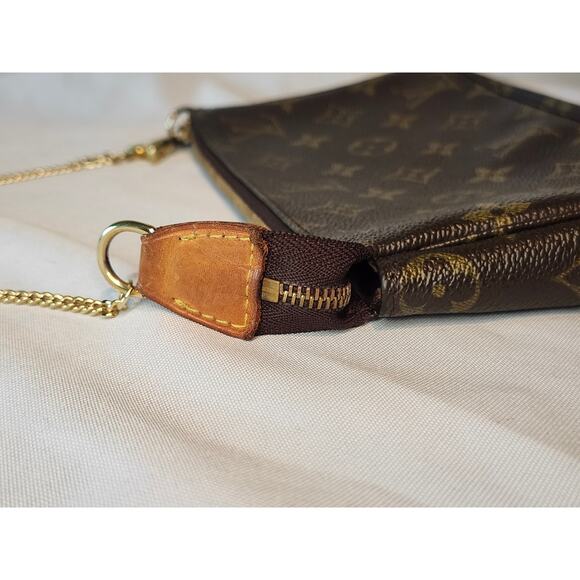 Louis Vuitton Pochette Accessoires Monogram LV Shoulder Bag Vintage Y2K Style - Picture 14 of 15